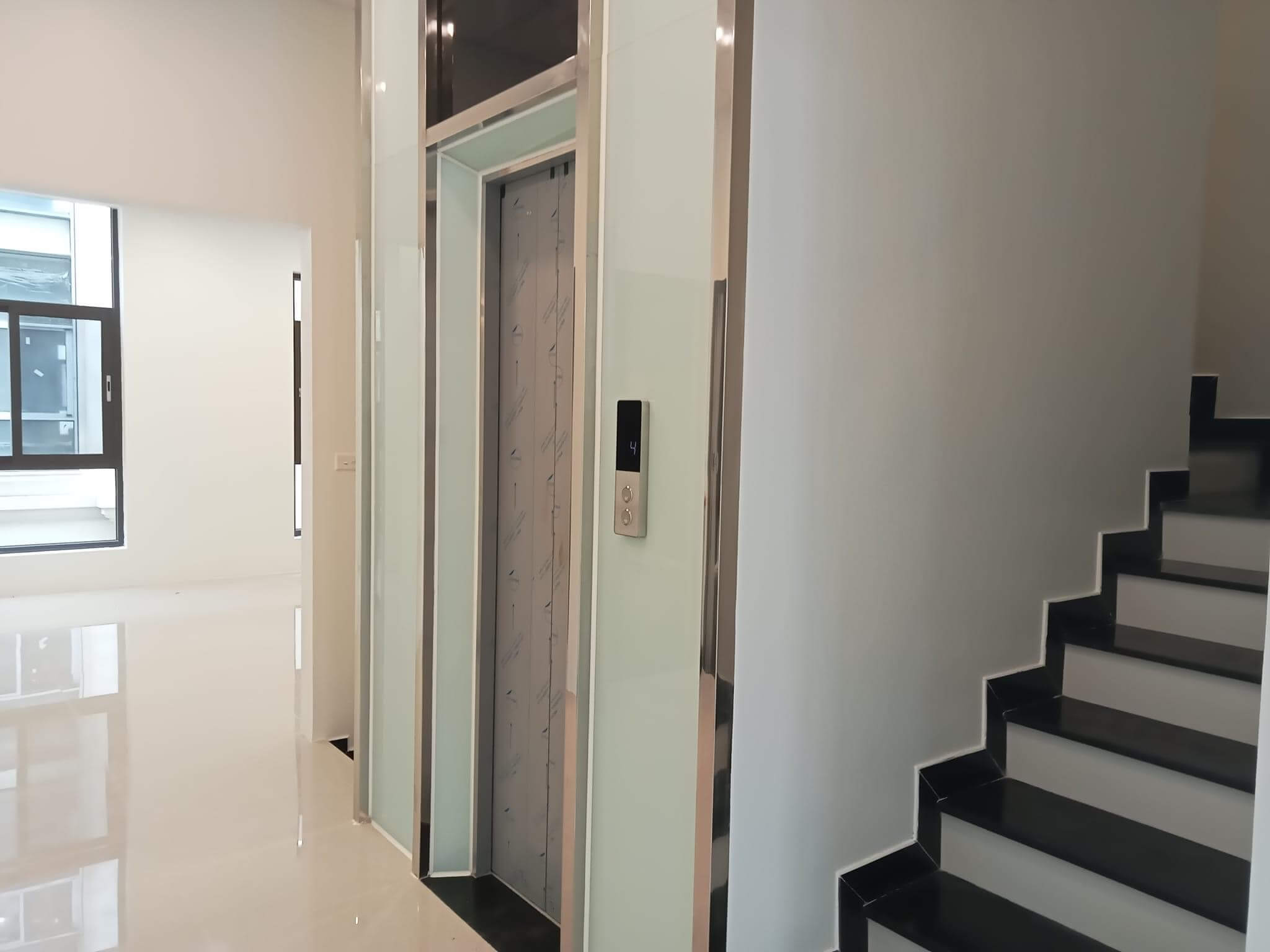 Khu vực cầu thang máy và cầu thang bộ