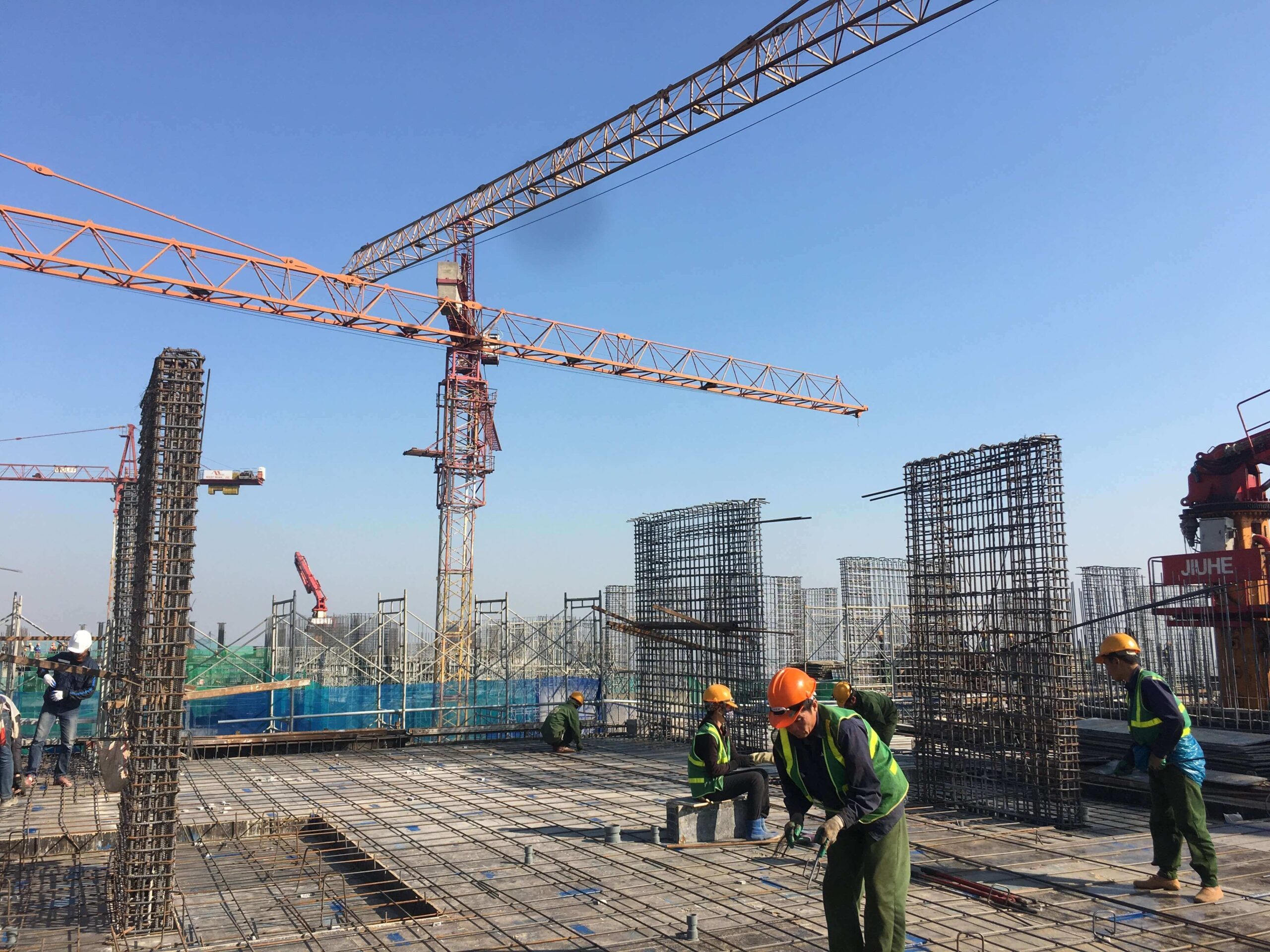 Hình ảnh công nhân đang làm việc