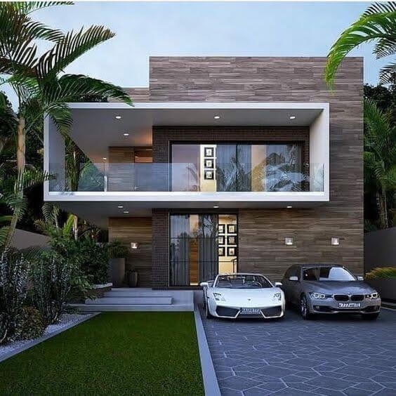 Nhà 2 tầng có sân gara ô tô rộng rãi 